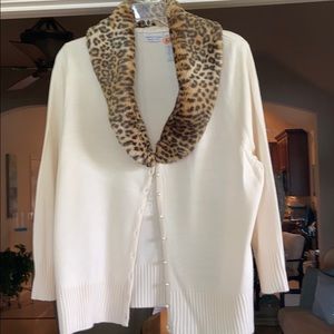 Animal print collar sweater
